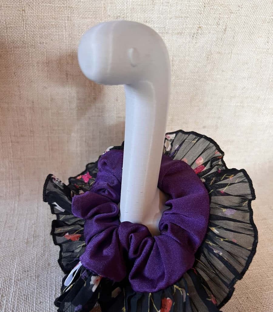 Mini Violeta — Violeta con tul floral negro