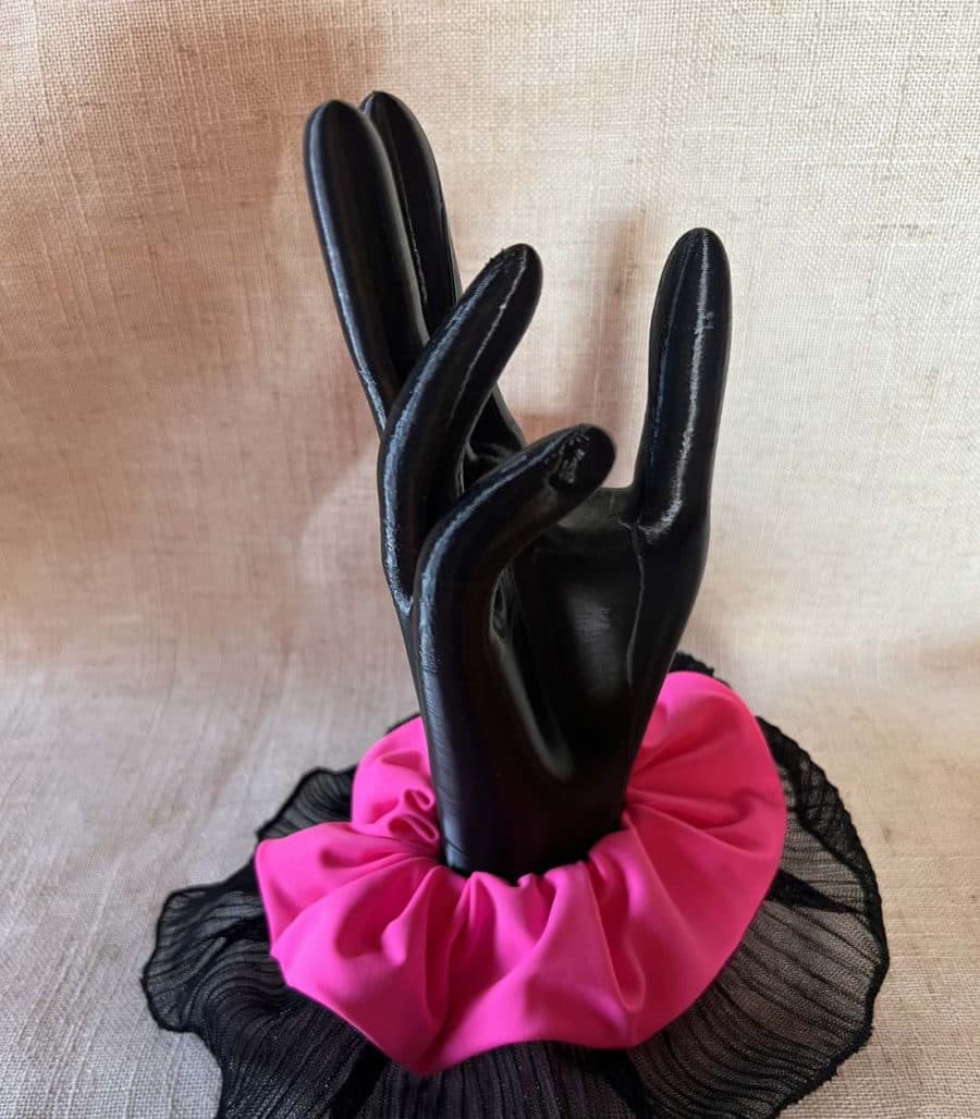Rumba Fucsia — Fucsia con vuelo negro